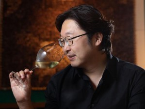 吕杨张津瑜酒店落地窗mba_吕杨和张津瑜在酒店的落地窗旁进行了什么？